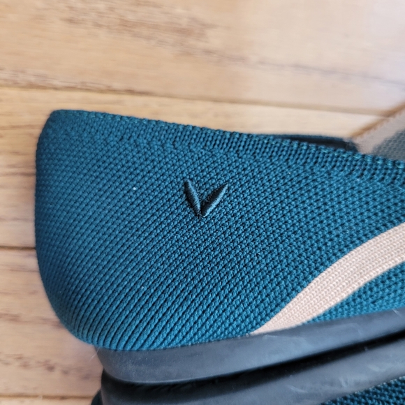 VIVAIA Vienna Pointy Flats Pointed-Toe V-Cut Flats Green Peacork 9.5 - Picture 9 of 16